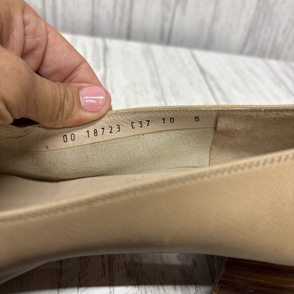 Womens Size 10 Salvatore Ferragamo Loafers Beige